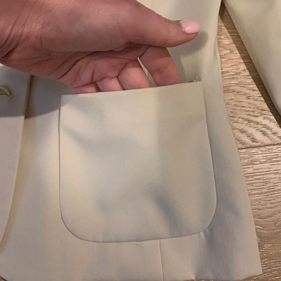 Trina Turk Jacket in bone color size 4. Like new! - Picture 7 of 11